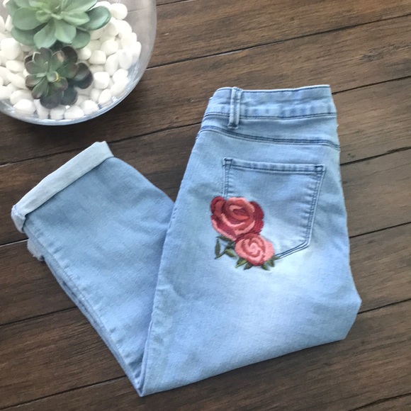 Artisan Ny Denim - Artisan NY Embroidered Crop Jeans - Size 8